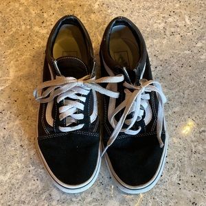 Vans Old Skool black and white.